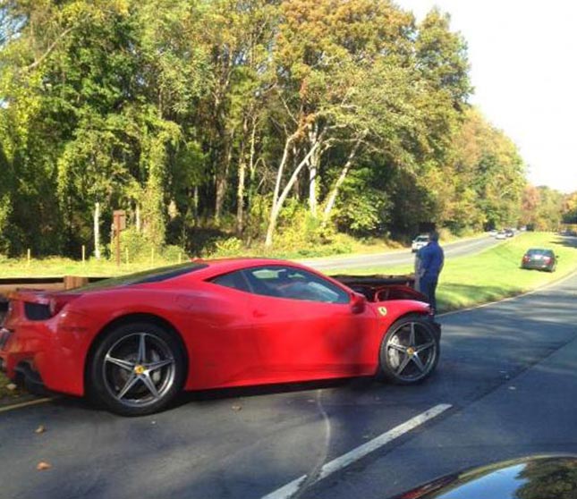 Ferrari 458 Italia попал в аварию фото